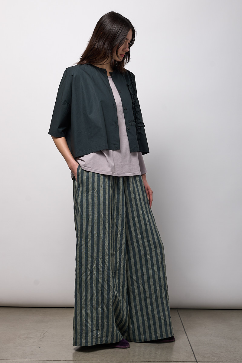 BLUSA CON BOTTONI E FRAPPE APPLICATE