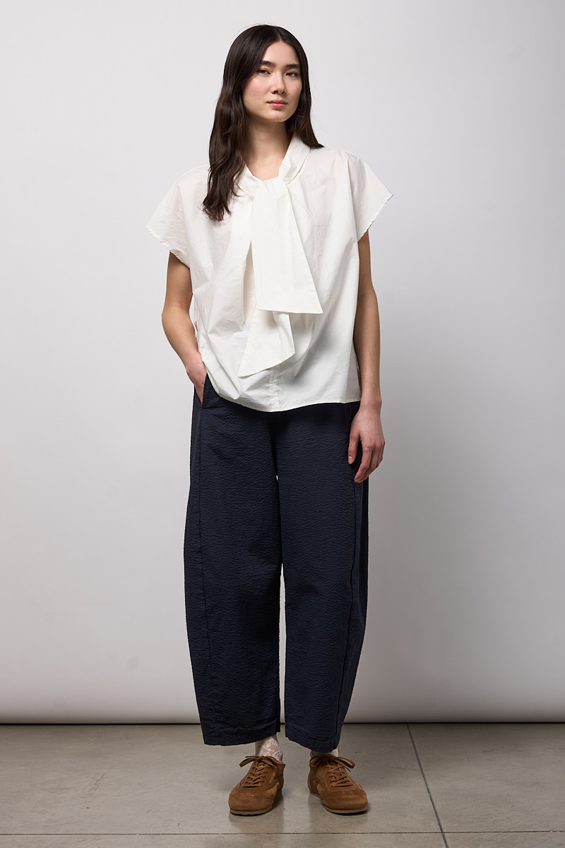 PANTALONE CON ELASTICO IN VITA E GAMBA AMPIA