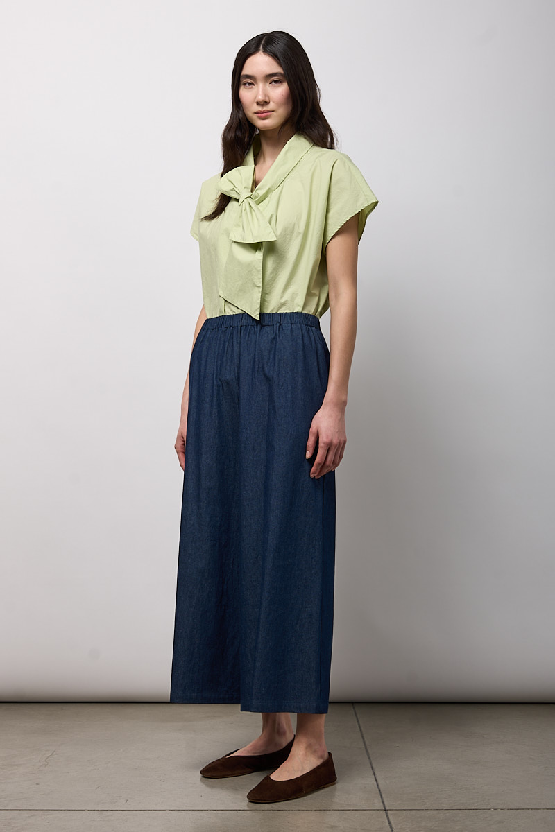 PANTALONE CON ELASTICO IN VITA E GAMBA PALAZZO