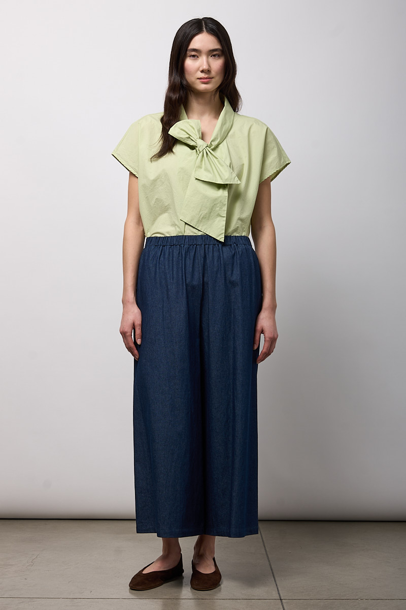 PANTALONE CON ELASTICO IN VITA E GAMBA PALAZZO