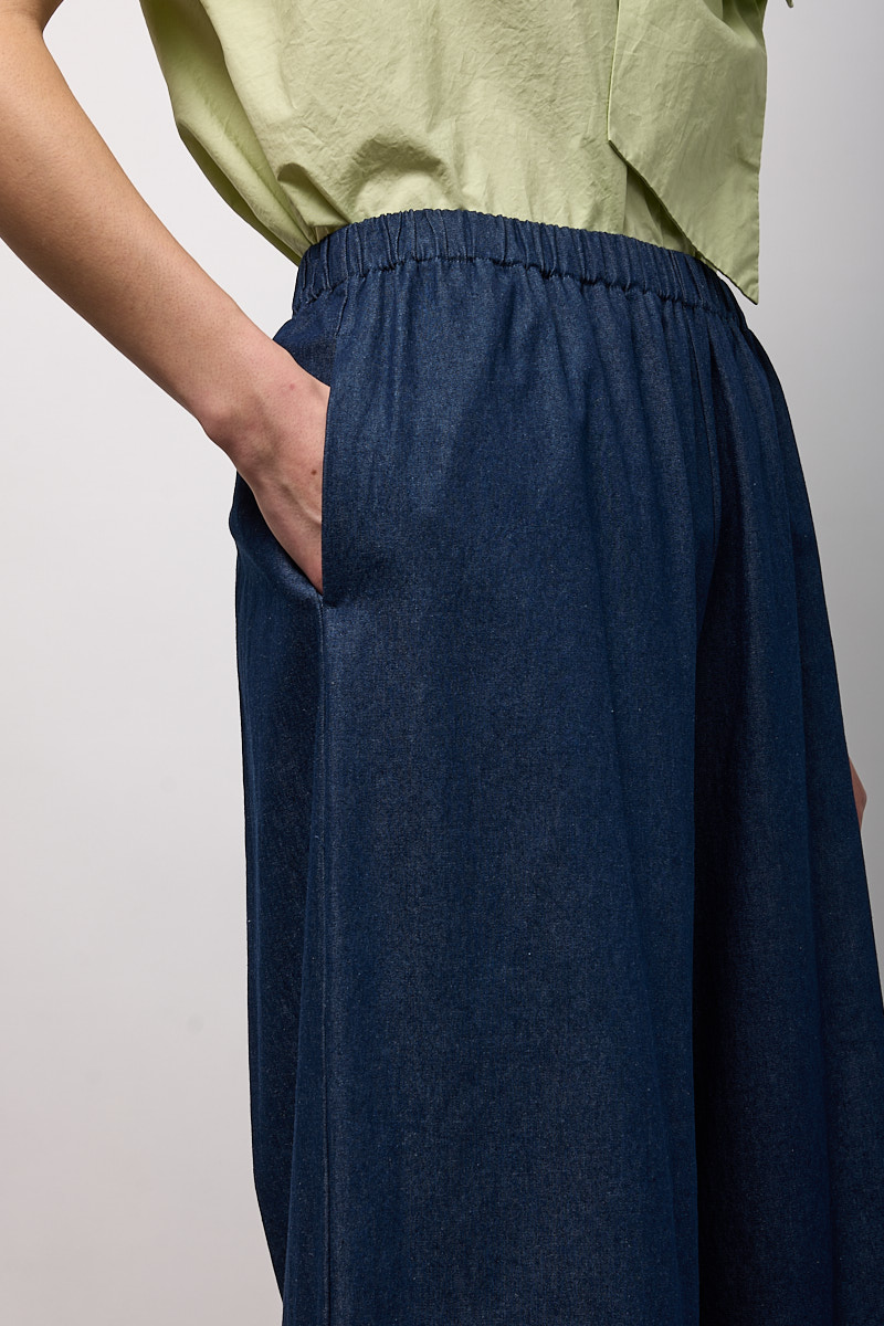 PANTALONE CON ELASTICO IN VITA E GAMBA PALAZZO