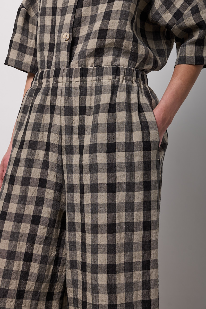 PANTALONE CON ELASTICO IN VITA E GAMBA PALAZZO