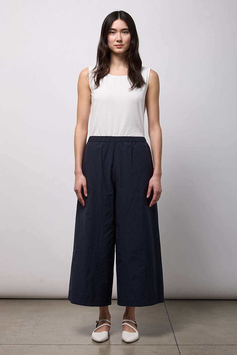 PANTALONE CON ELASTICO IN VITA E GAMBA PALAZZO