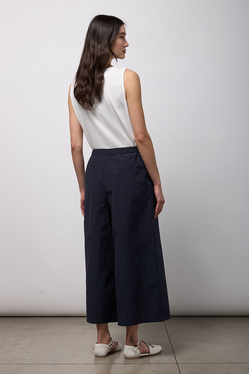 PANTALONE CON ELASTICO IN VITA E GAMBA PALAZZO