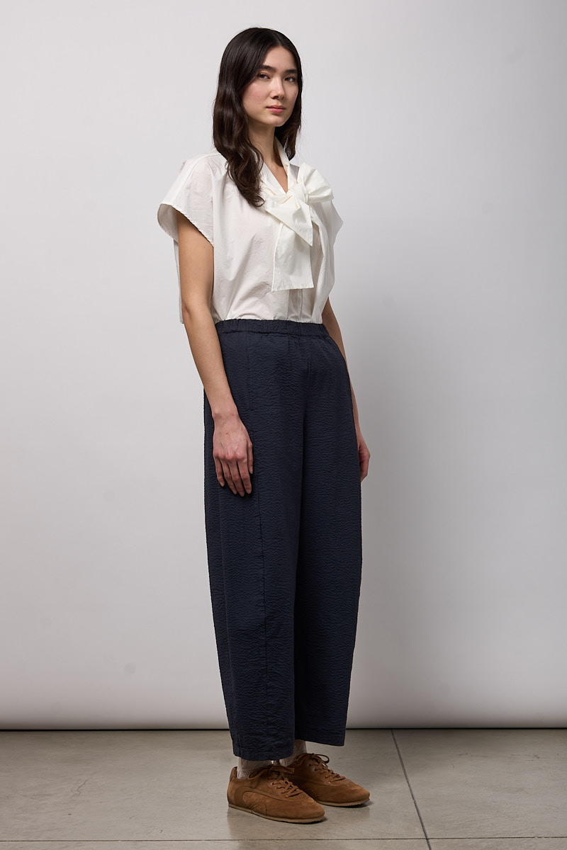 PANTALONE CON ELASTICO IN VITA E GAMBA AMPIA