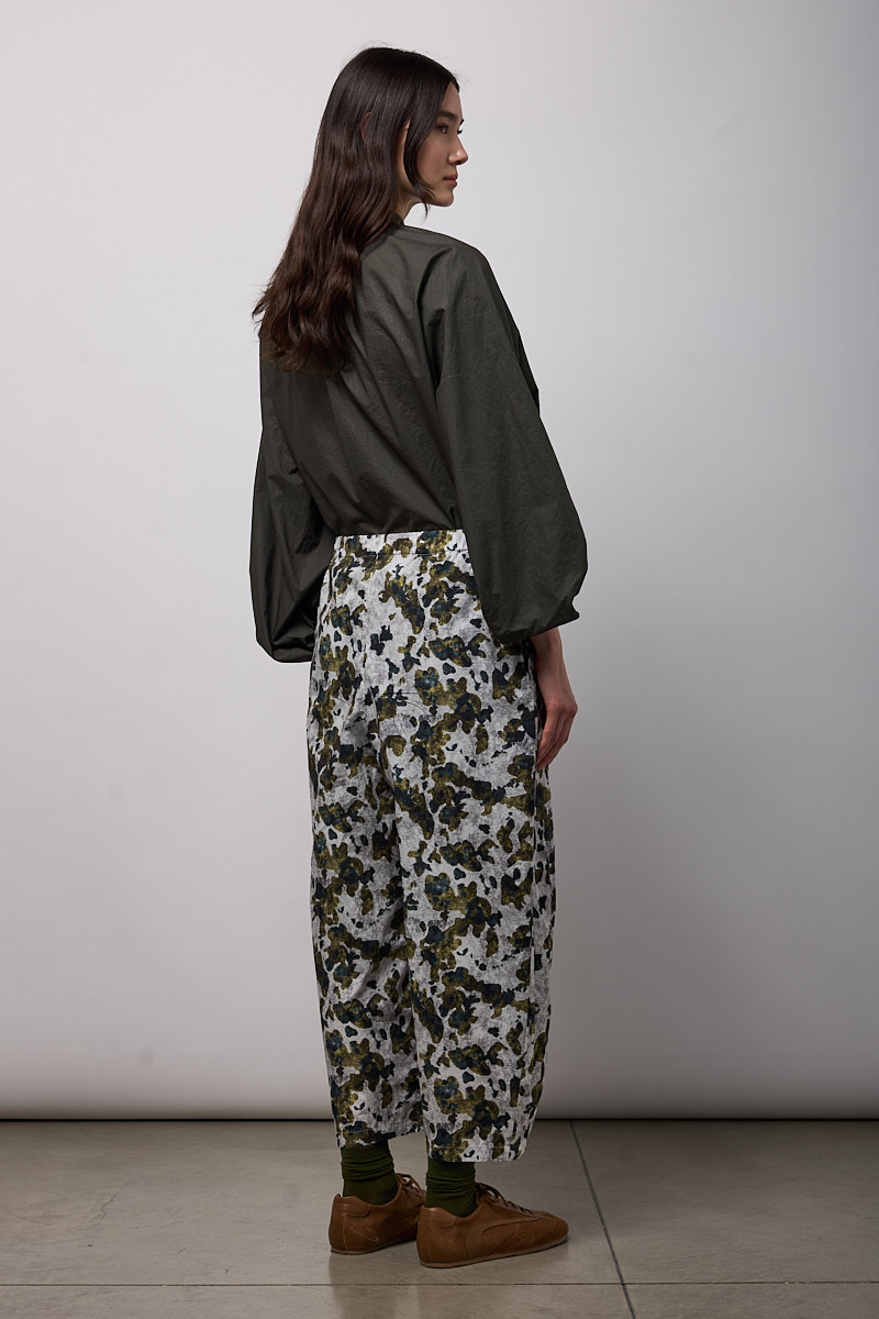 PANTALONE EASY CON PINCES SUL FONDO