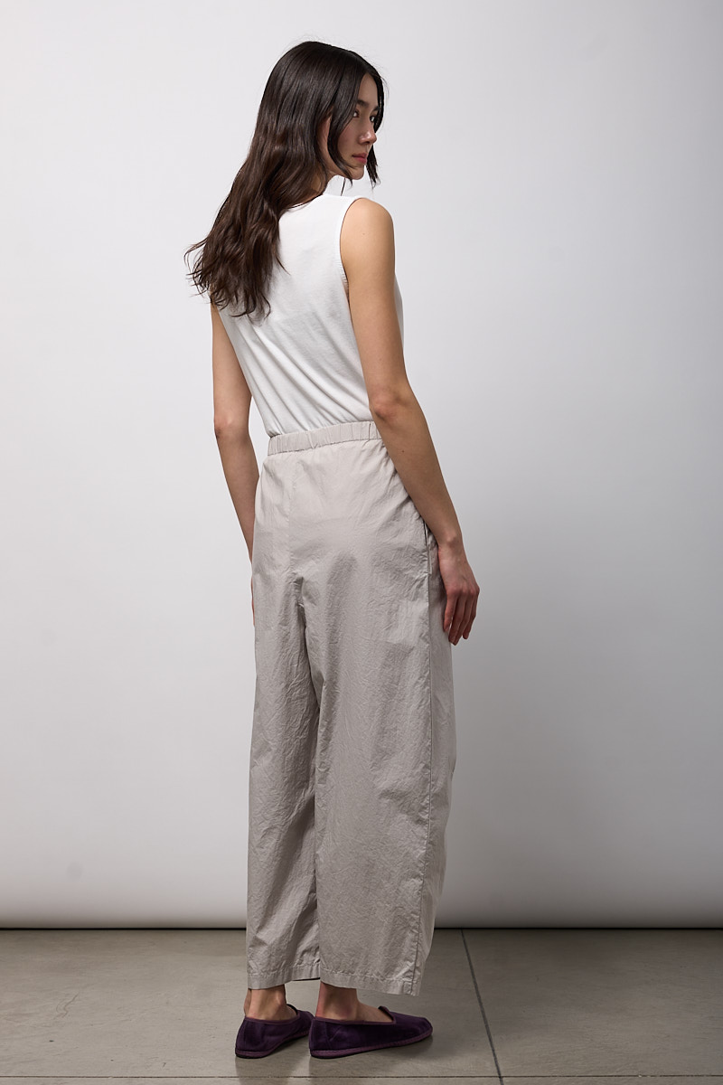 PANTALONE EASY CON PINCES SUL FONDO