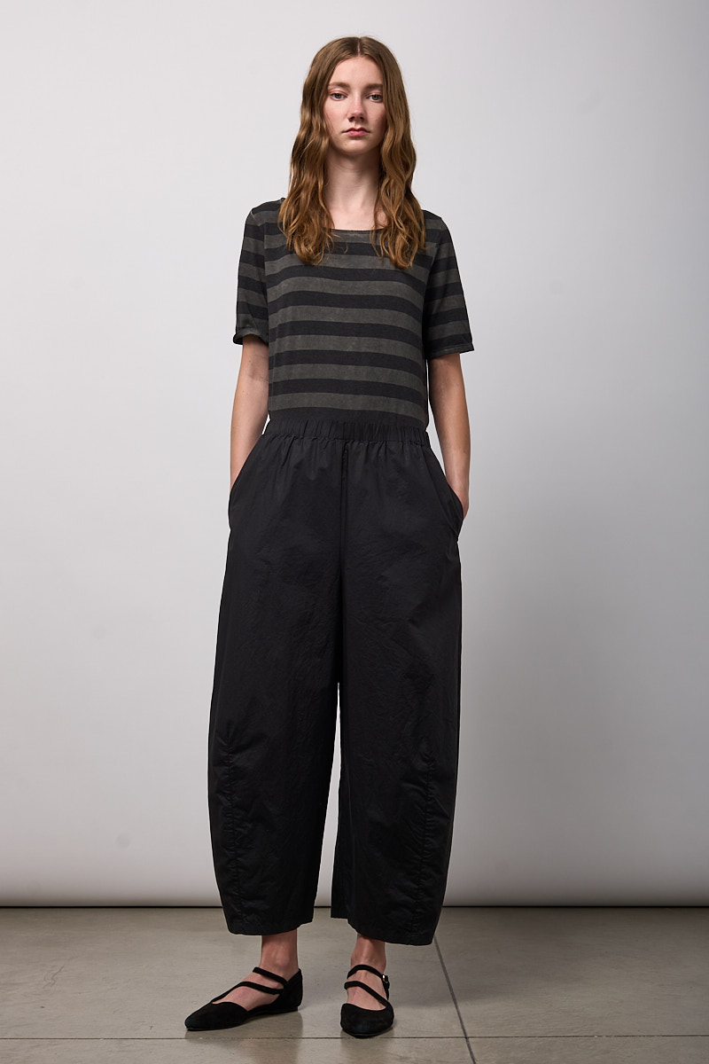 PANTALONE EASY CON PINCES SUL FONDO