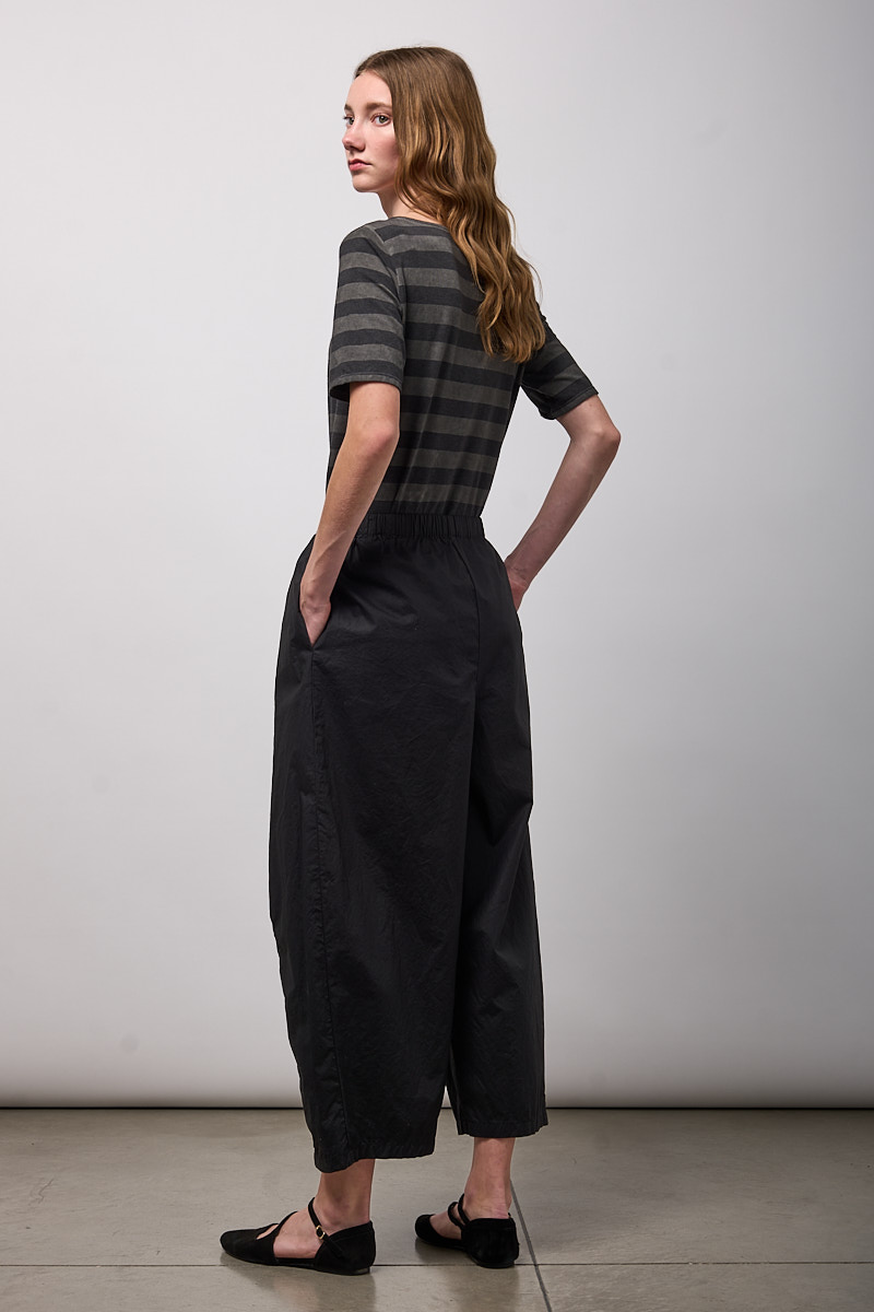 PANTALONE EASY CON PINCES SUL FONDO