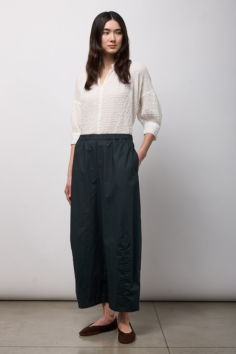 PANTALONE EASY CON PINCES SUL FONDO