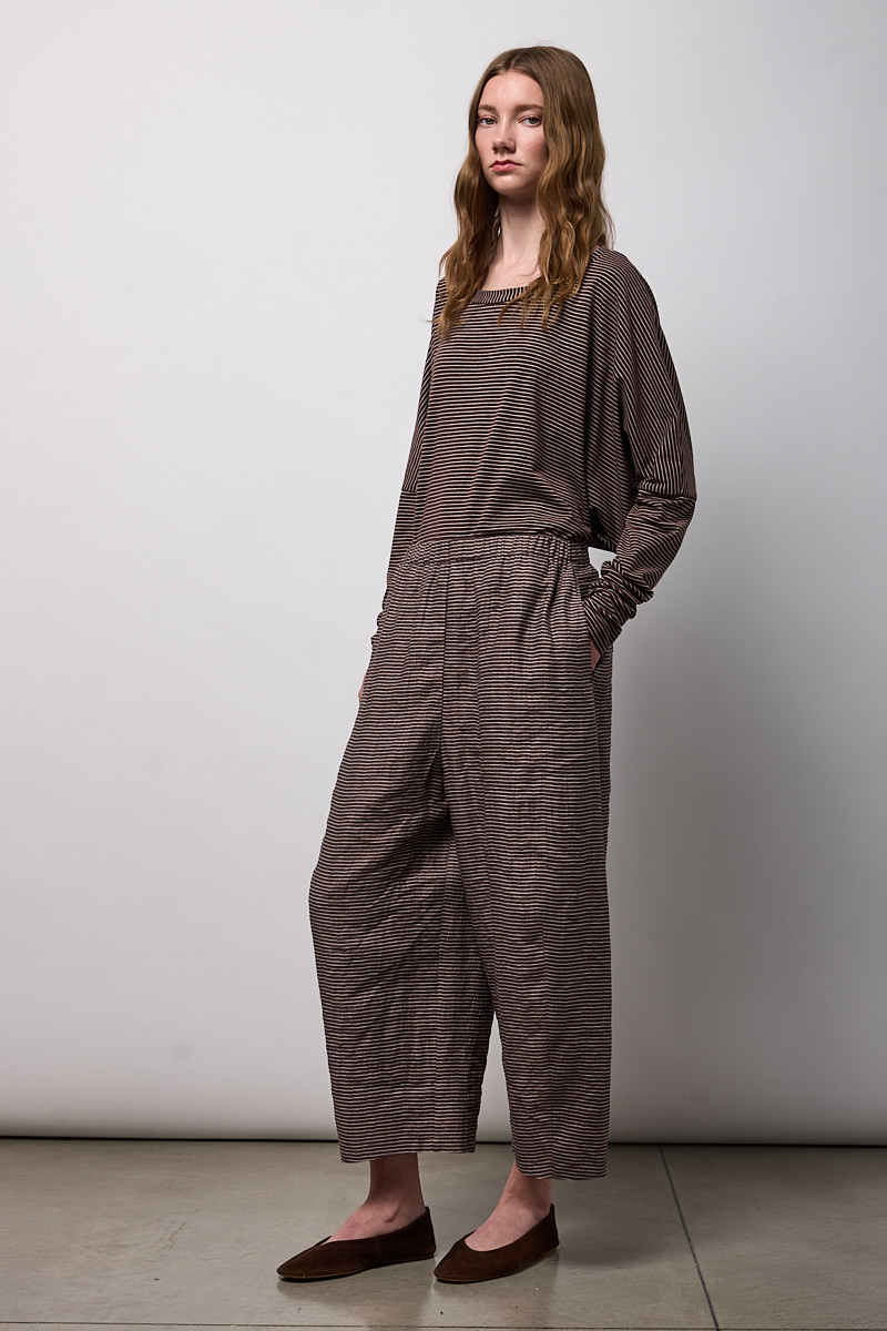 PANTALONE EASY CON PINCES SUL FONDO