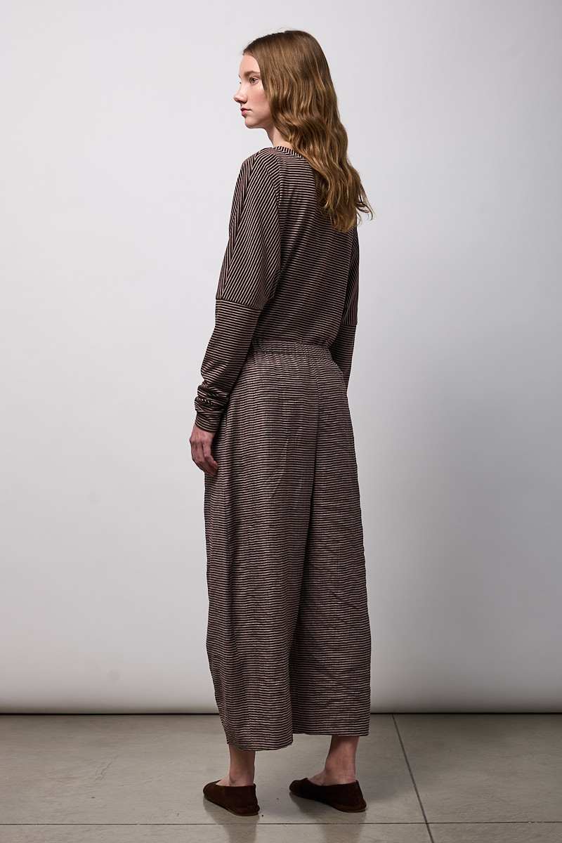 PANTALONE EASY CON PINCES SUL FONDO