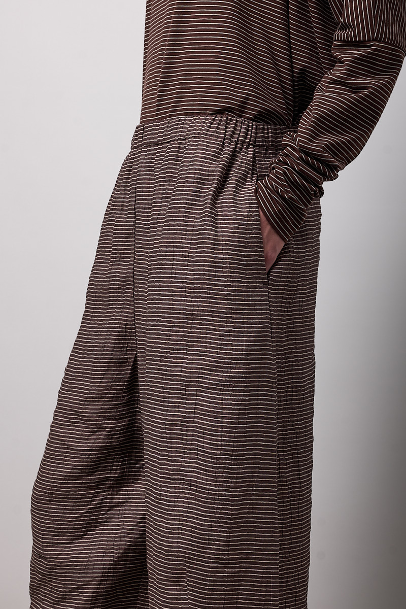 PANTALONE EASY CON PINCES SUL FONDO