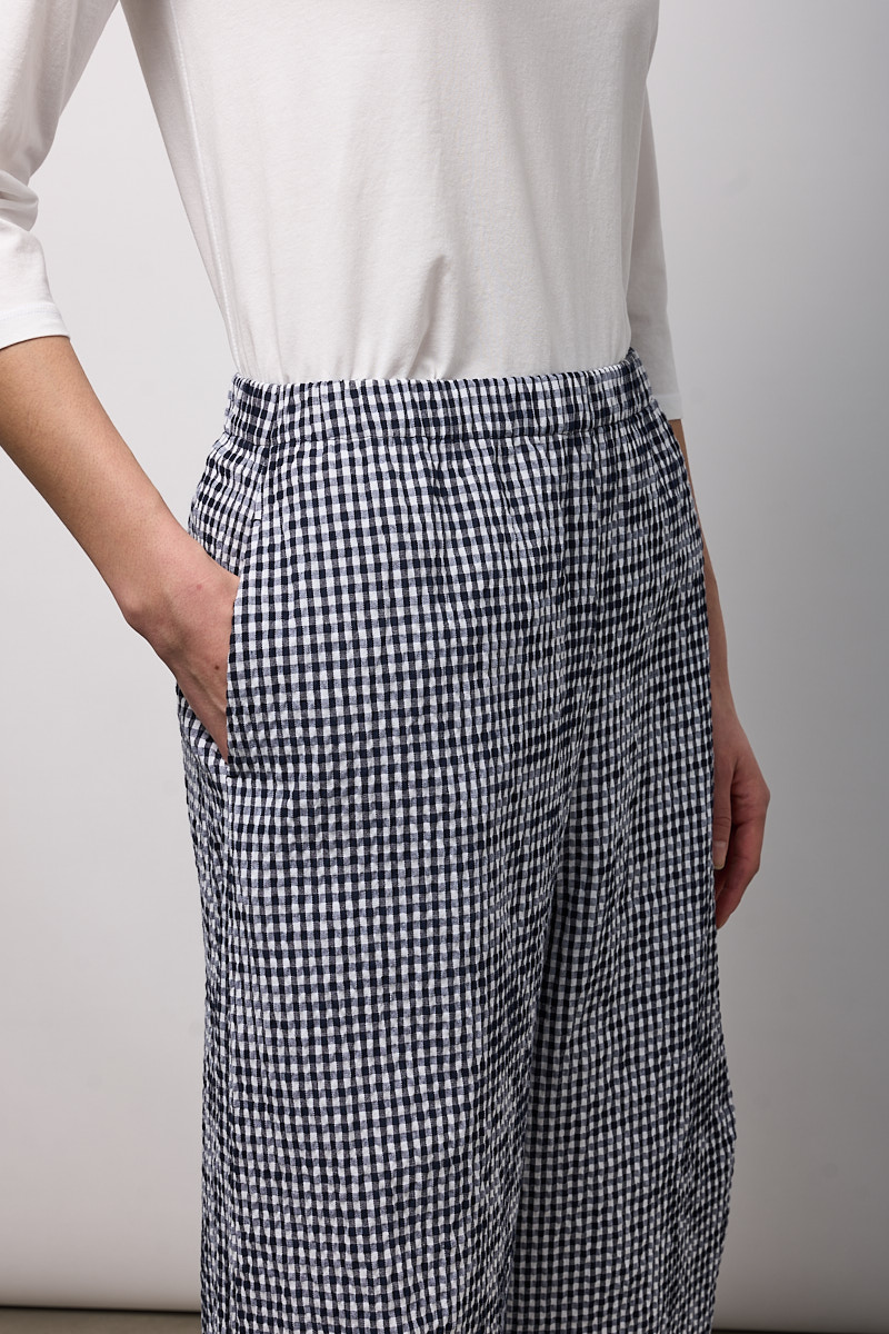 PANTALONE EASY CON PINCES SUL FONDO