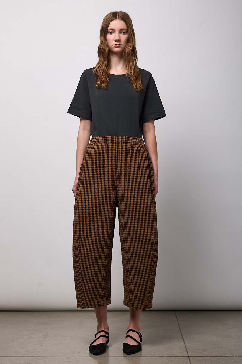 PANTALONE EASY CON PINCES SUL FONDO