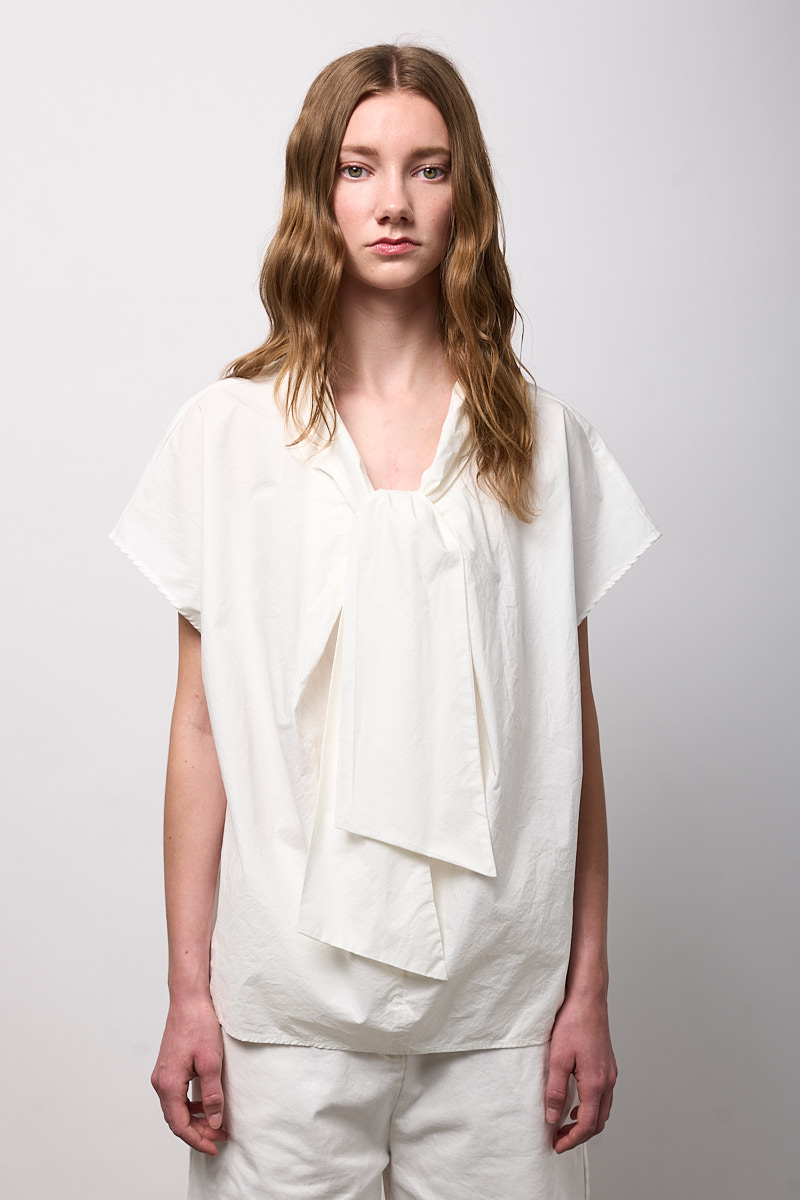 TOP CON COLLO A NASTRO