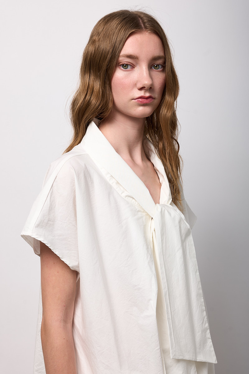 TOP CON COLLO A NASTRO